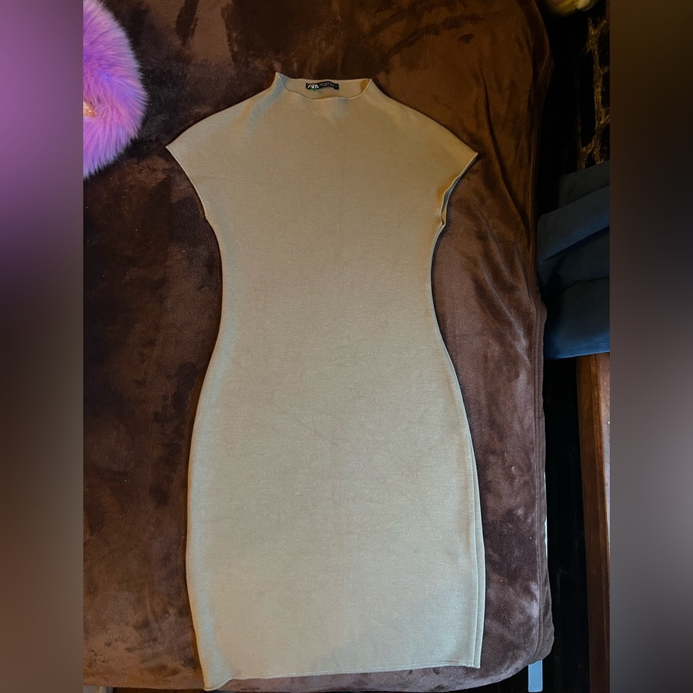 Zara vestido beige hermoso